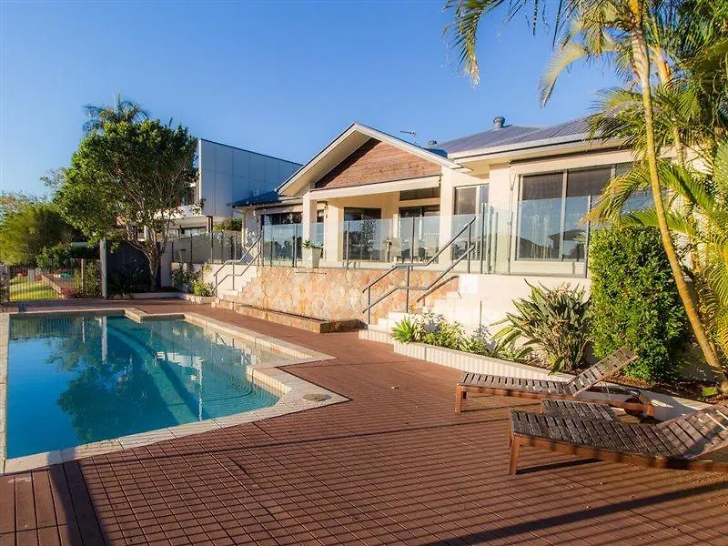 Maureen Waterfront Beach House Broadbeach Waters Australia