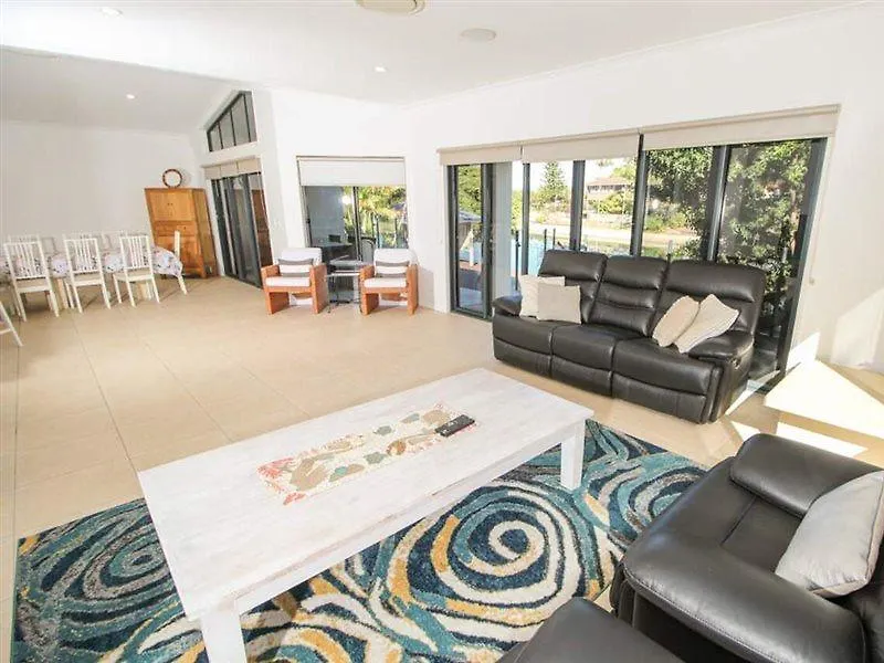 Maureen Waterfront Beach House Broadbeach Waters 0*,  Australia