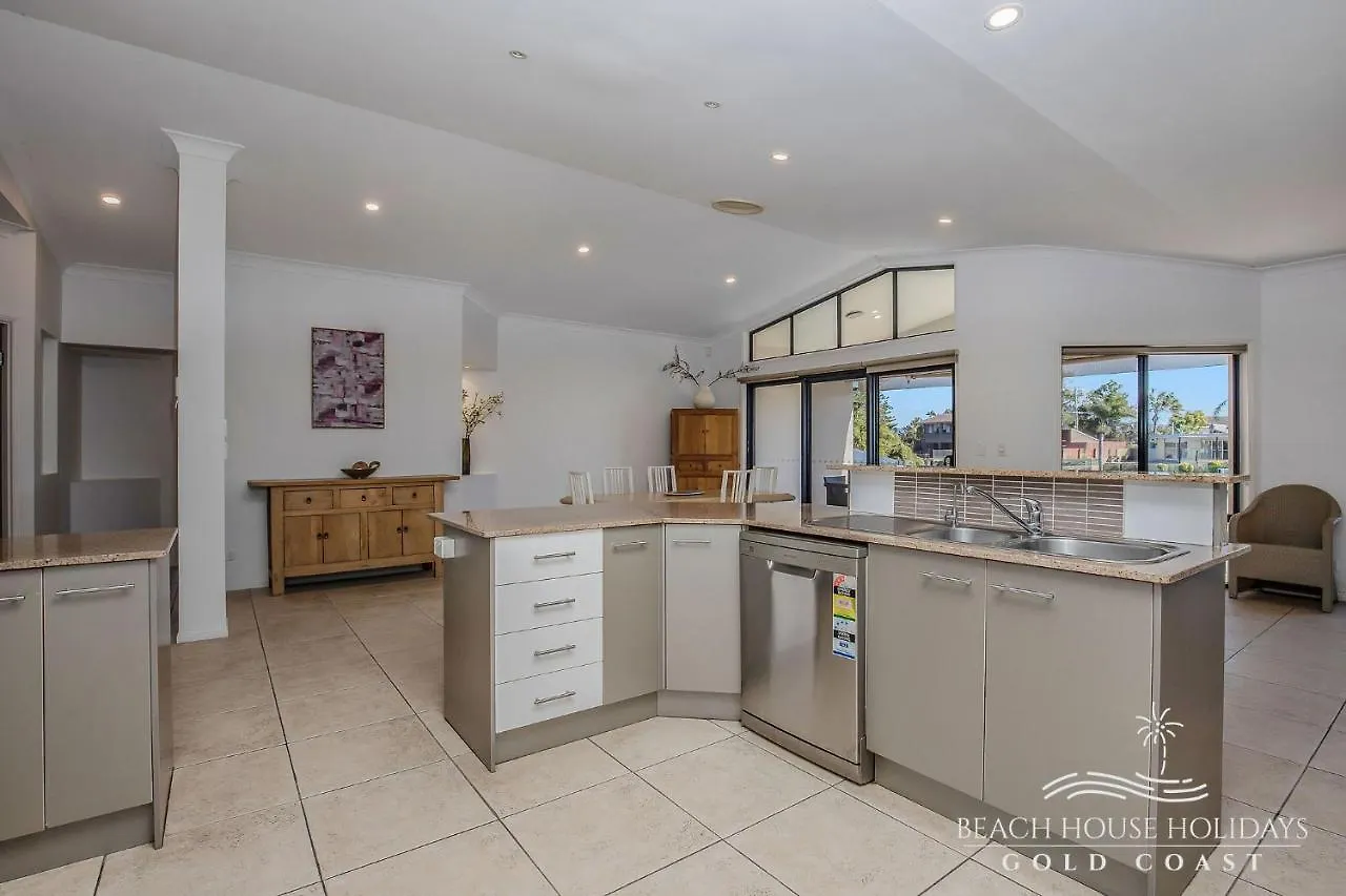 Maureen Waterfront Beach House Broadbeach Waters